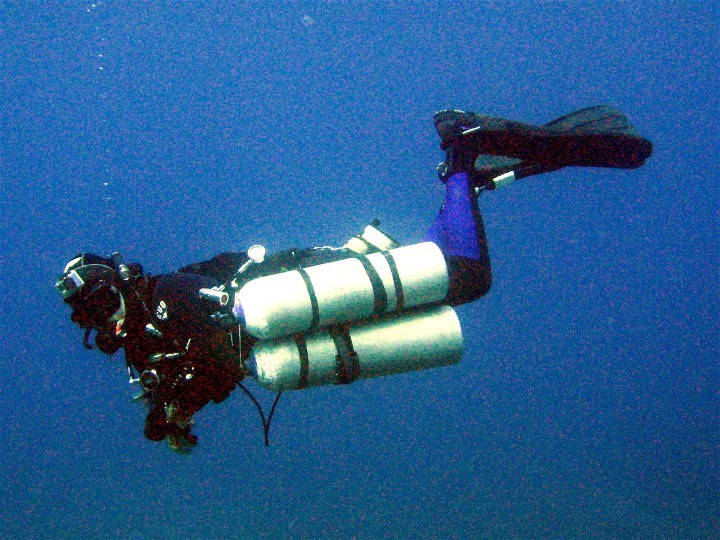 perfectly aligned top mounted stage cylinder